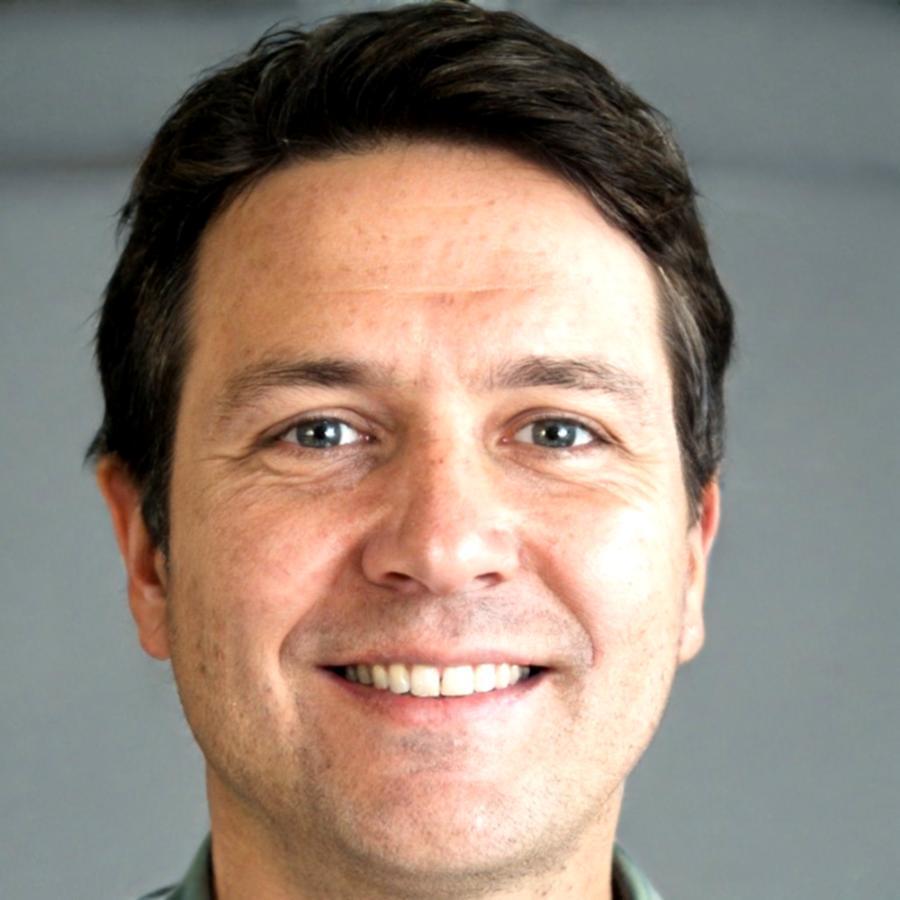 Portraitfoto von Tobias Kleinhans